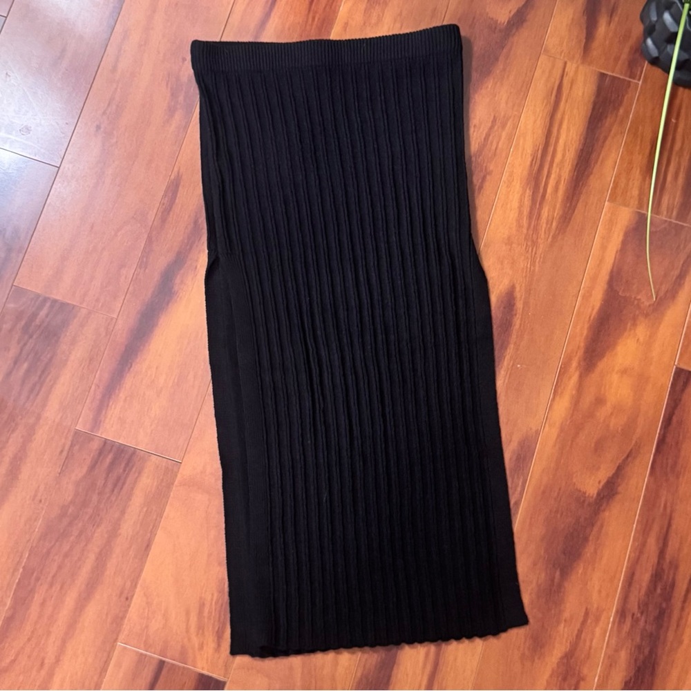 Miramar Elegant Black Knit Pencil Skirt with Double High Side Slits - Picture 4 of 6